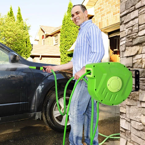 Outsunny Dévidoir Mural Enrouleur Automatique Pivotant 180° Tuyau 10 + 1 M Avec Lance Arrosage Support Mural Intégré Vert - Vert 4 Outsunny Dévidoir Mural Enrouleur Automatique Pivotant 180° Tuyau 10 + 1 M Avec Lance Arrosage Support Mural Intégré Vert - Vert – Image 2